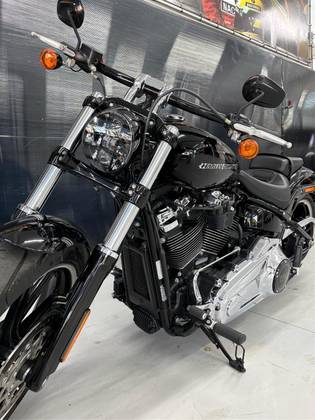 HARLEY-DAVIDSON SOFTAIL BREAKOUT 114 